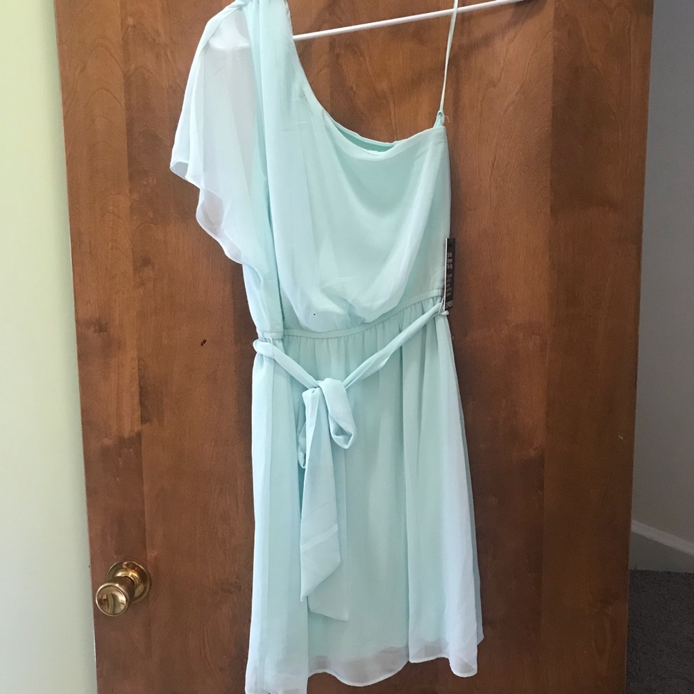 NWT. EXPRESS one shoulder mint green dress Size XS